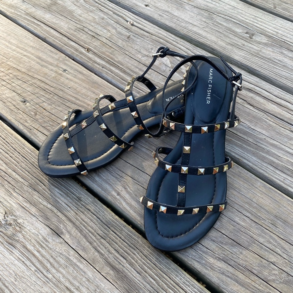 Black Studded Parli Sandals // Valentino Rockstud Vibe
